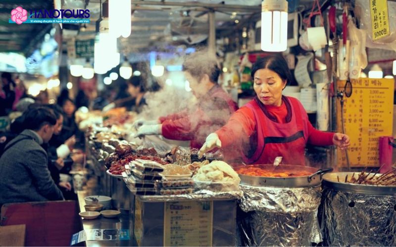 Chợ đêm Kkangtong gồm nhiều quán ẩm thực truyền thống nổi tiếng tại Hàn Quốc