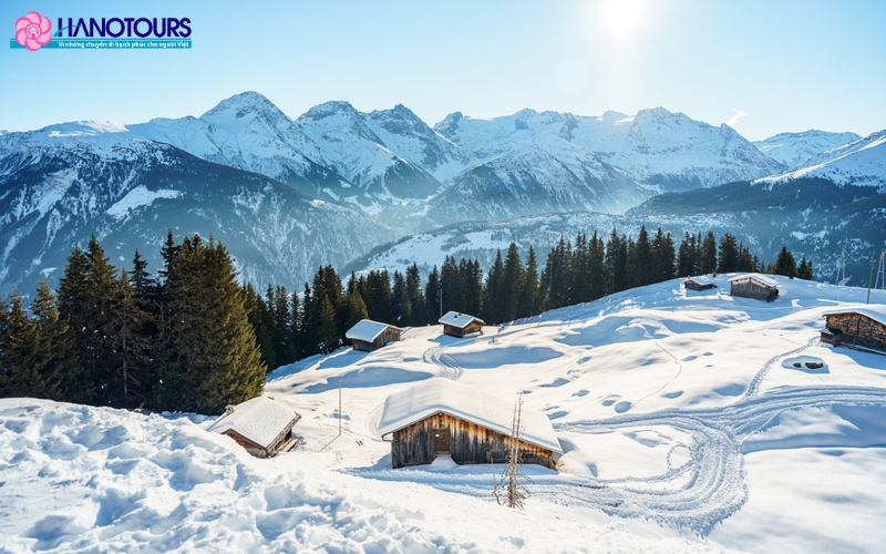 Du lịch Thụy Sĩ vào tháng 12 nên trải nghiệm trượt tuyết và đi xe trượt băng