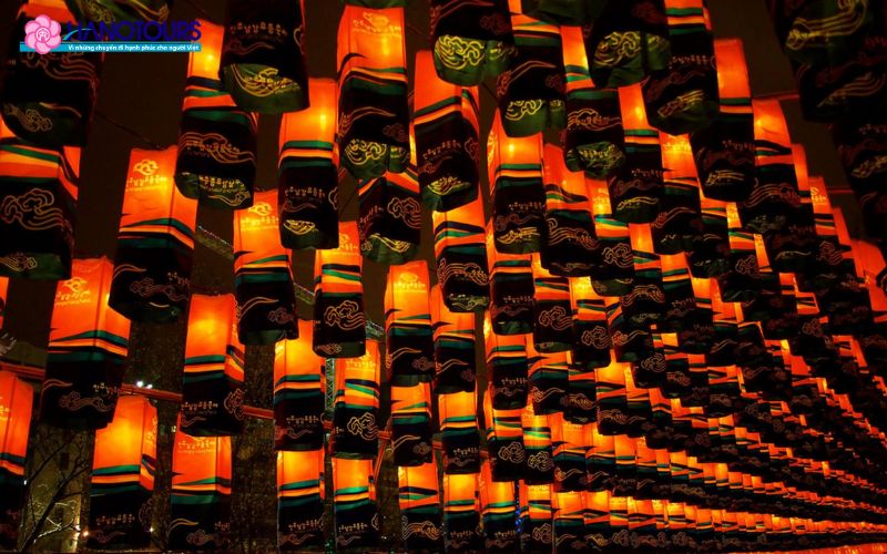 Hàng trăm chiếc đèn lồng lớn nhỏ góp phần tạo nên một diện mạo mới cho thành phố Jinju