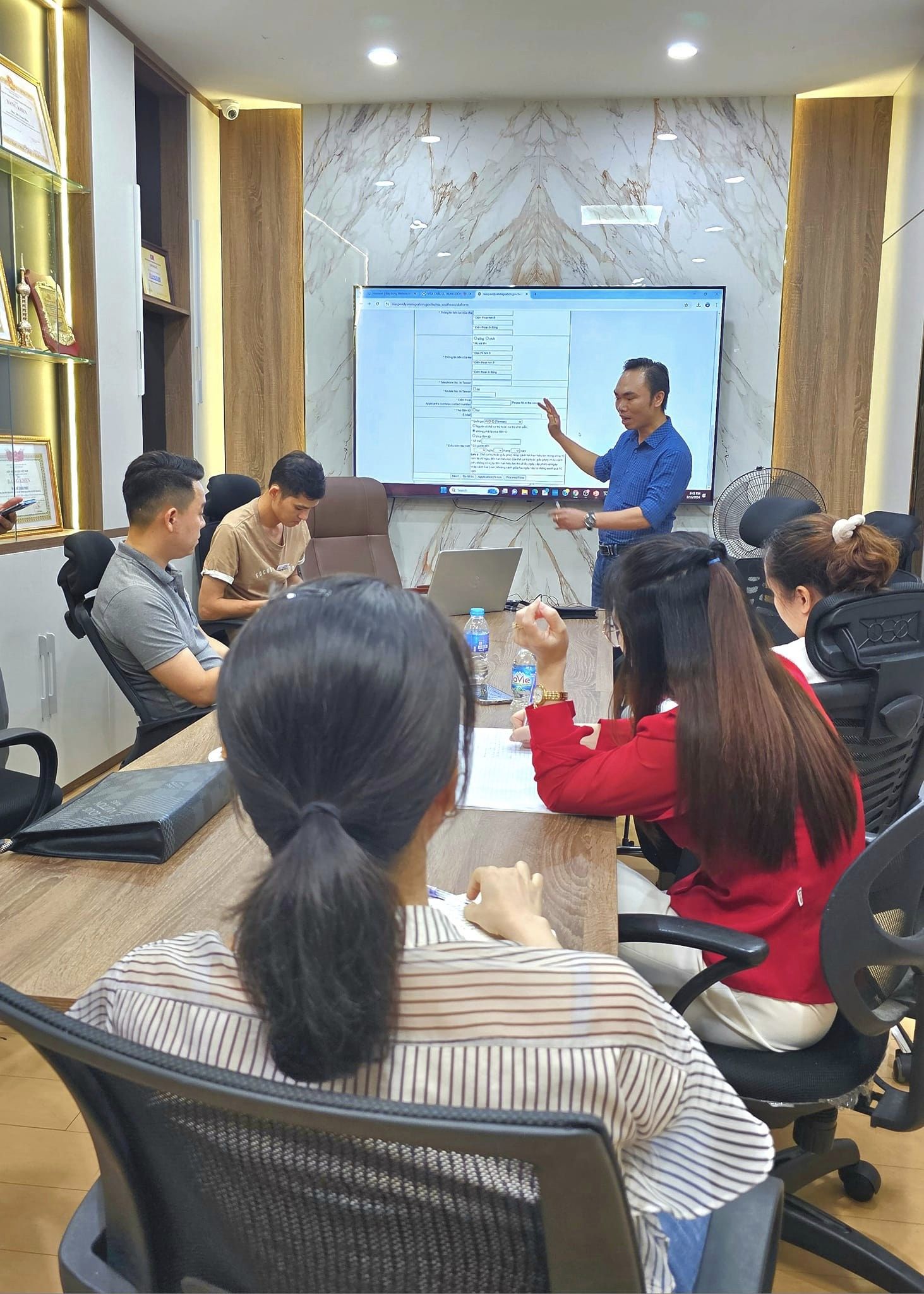 Hano Academy tiên phong tổ chức khóa học đào tạo visa thực chiến