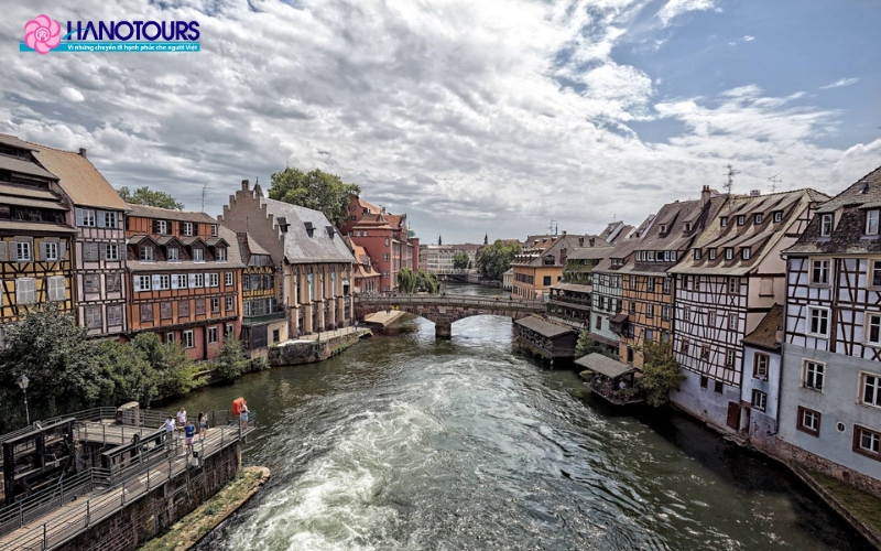 Strasbourg bị chịu nhiều ảnh hưởng văn hóa từ Đức