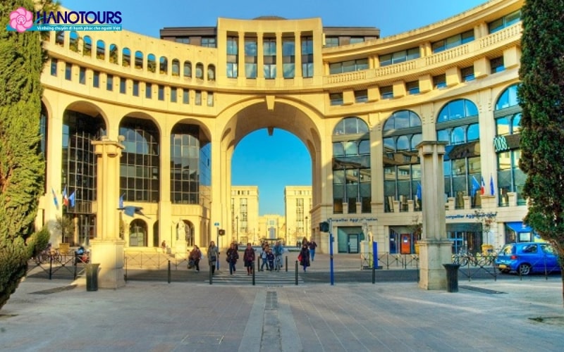 Montpellier là một thành phố đại học nằm ở miền nam của nước Pháp