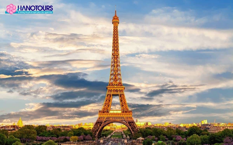 Tháp Eiffel là một trong những công trình kiến trúc đỉnh cao của thế giới