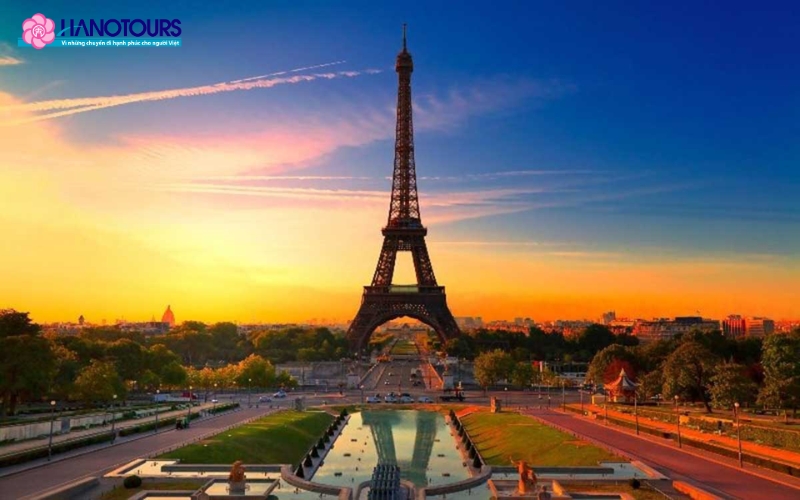 Tháp Eiffel biểu tượng bất diệt cho sự kiên cường và tinh thần bất khuất của Pháp