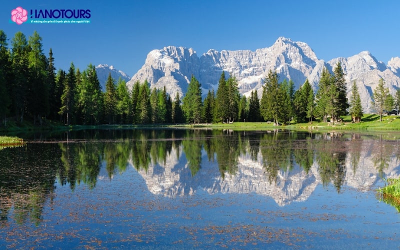 Cuộc gặp gỡ giao thoa của Alps và nước Ý đã tạo nên bức tranh phong cảnh đặc sắc