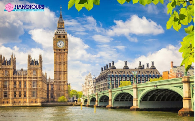 Tháp đồng hồ Big Ben là một trong những biểu tượng cho thủ đô nước Anh