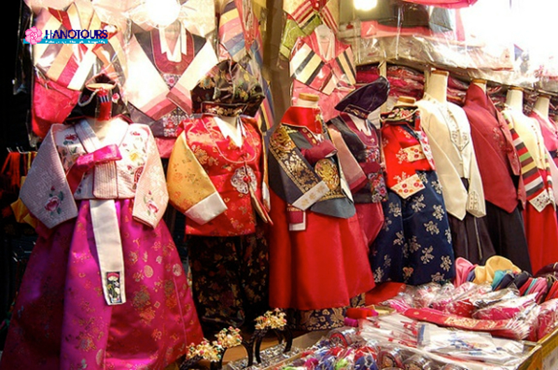 Chợ Dongdaemun là thiên đường mua sắm với hơn 20 trung tâm thời trang