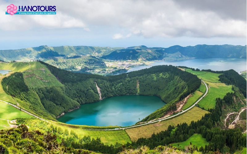 Quần đảo Azores là thiên đường du lịch với sắc xanh tuyệt đẹp 