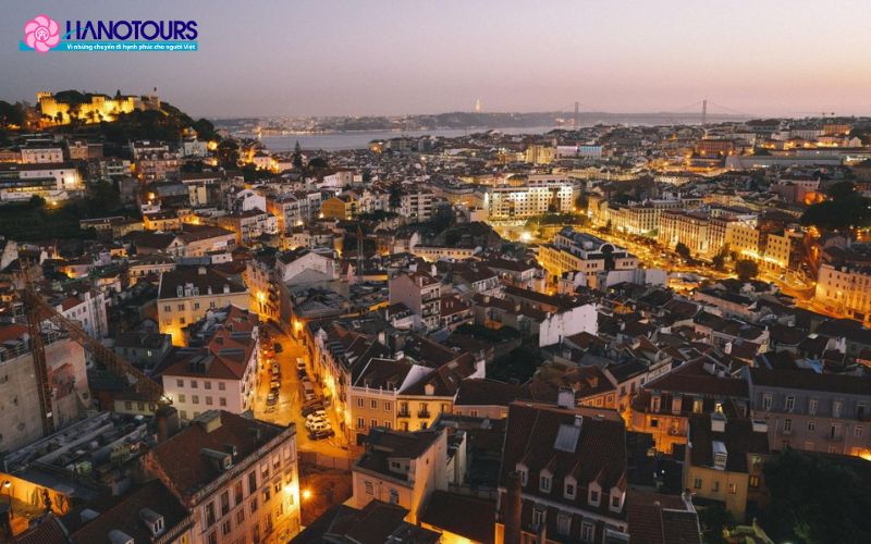 Đắm chìm với quang cảnh về đêm tại thị trấn Coimbra