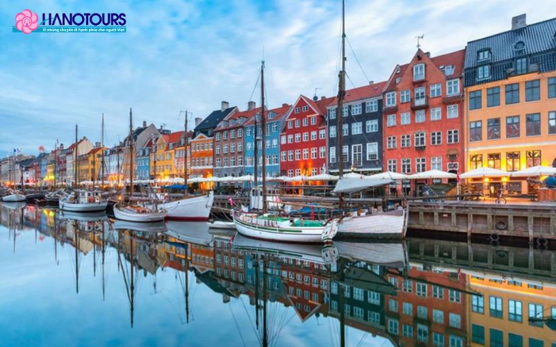 Bạn đi tháng 10 sẽ cảm nhận được không khí se lạnh ở Đan Mạch