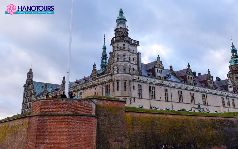 Tòa lâu đài Kronborg nguy nga, cổ kính
