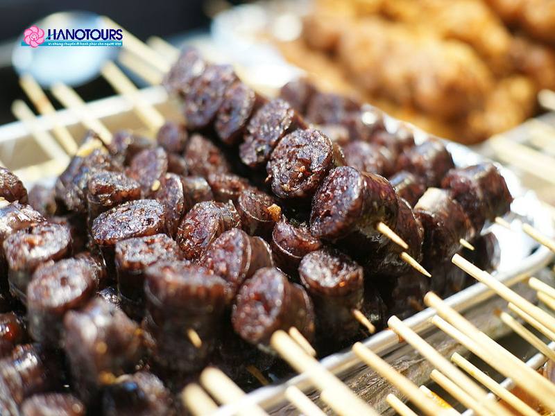 Dồi Soondae là món ăn đặc biệt kết hợp giữa huyết lợn, gạo nếp và miến
