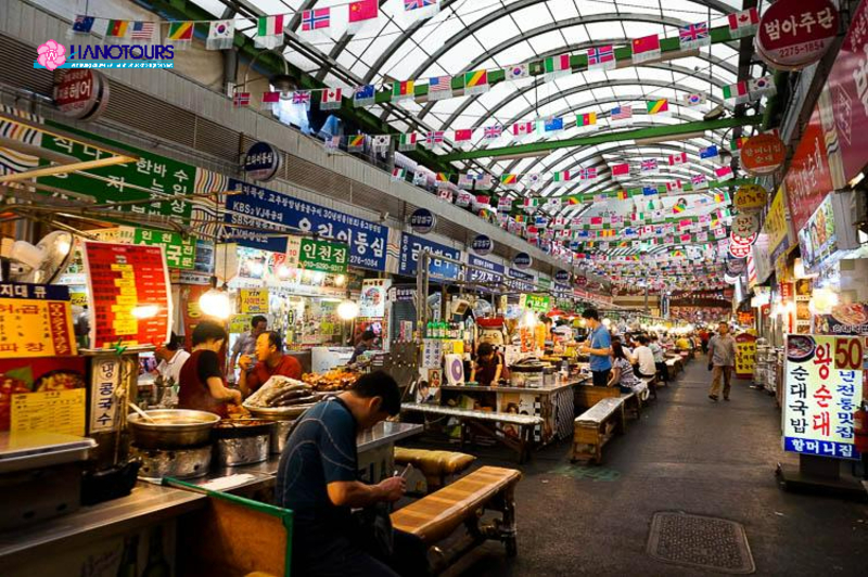 Chợ Gwangjang thu hút du khách với không gian mua sắm, ăn uống truyền thống