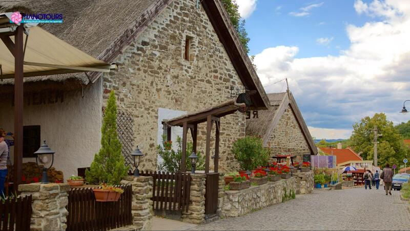 Tihany là khu nghỉ dưỡng nổi tiếng thu hút du khách bậc nhất tại Hungary
