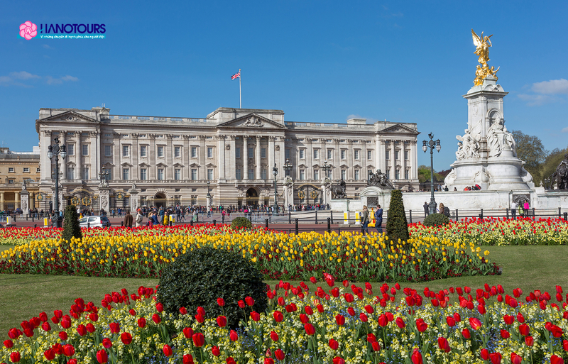 Cung điện Buckingham là biểu tượng của quyền lực và sự trang nghiêm