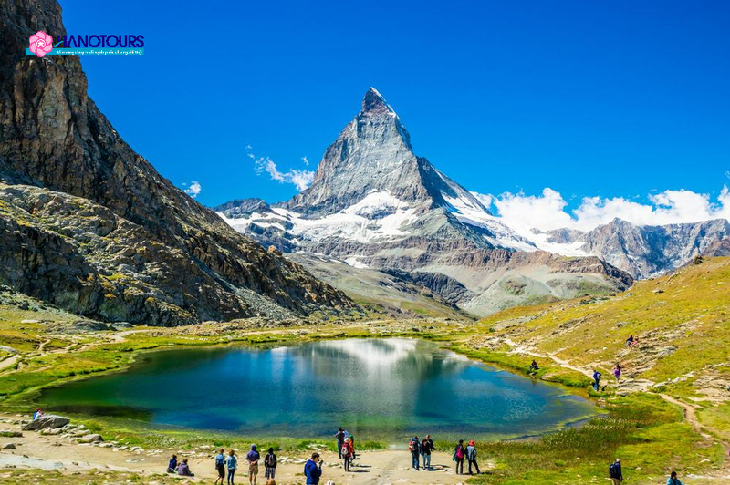 Zermatt là một thị trấn nằm ở chân đỉnh núi Matterhorn nổi tiếng