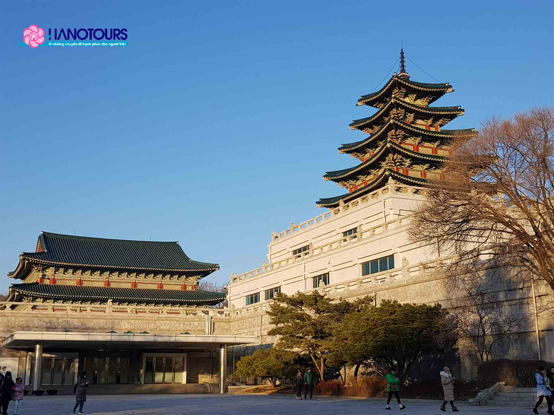 Cung điện Gyeongbokgung là cung điện Hàn Quốc nổi tiếng, lớn nhất tại Hàn Quốc