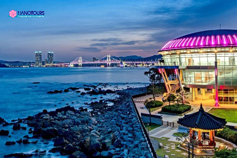 Lễ hội biển Busan diễn ra trong tuần đầu tiên của tháng 8 tại các bãi biển nổi tiếng