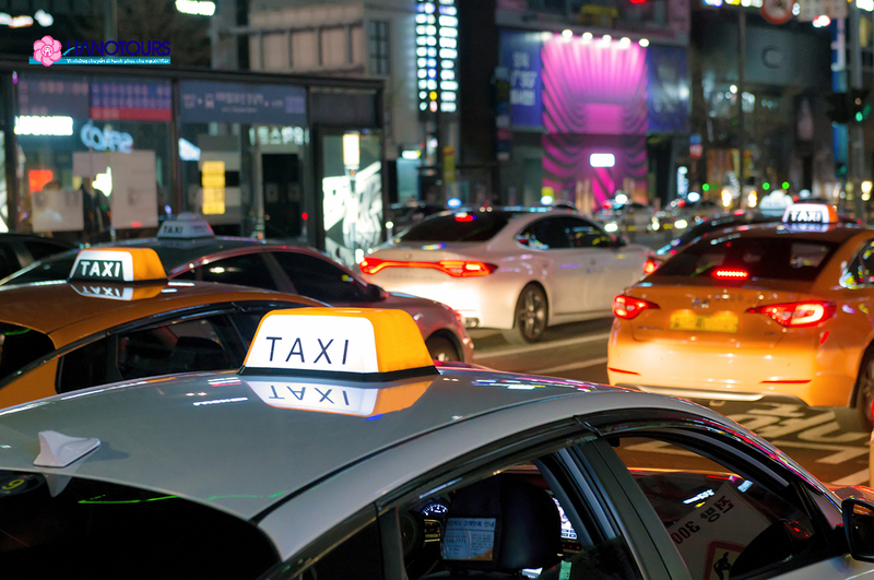 Taxi là một phương tiện di chuyển phổ biến nhưng giá cả sẽ cao hơn