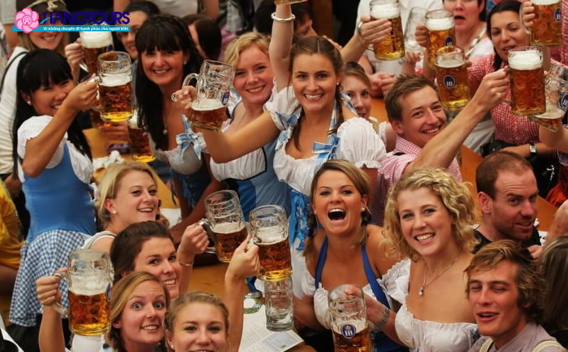 Lễ hội bia lớn nhất thế giới Oktoberfest ở Đức