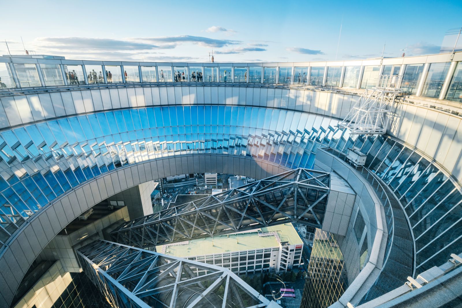 Umeda Sky Building cấu trúc độc đáo, khá giống khải hoàn môn.