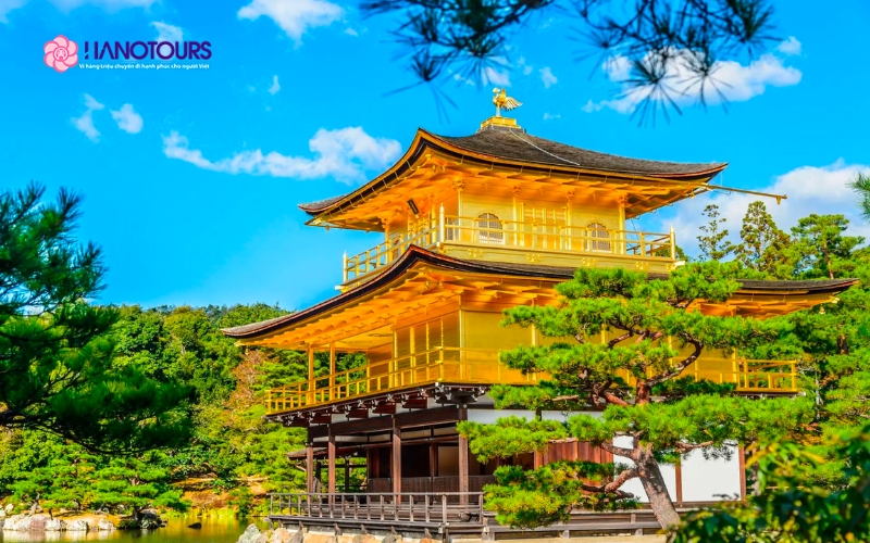 Chùa Kinkaku-ji toạ lạc tại 1 Kinkakujichō, Kita Ward, Kyoto