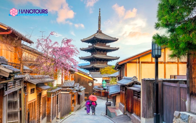 Chùa Kiyomizu-dera toạ lạc tại 1-chōme-294 Kiyomizu, Higashiyama Ward, Kyoto