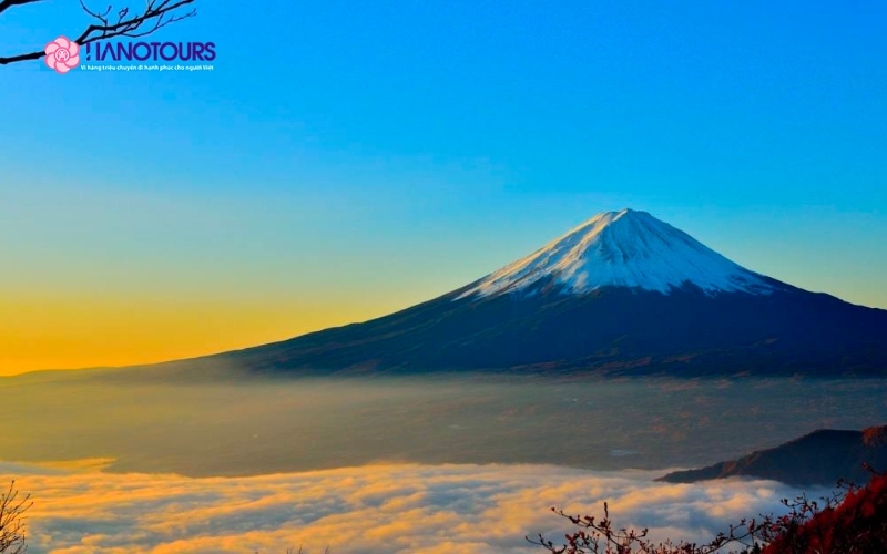 Núi Phú Sĩ nằm trên đảo Honshu, Shizuoka, Nhật Bản