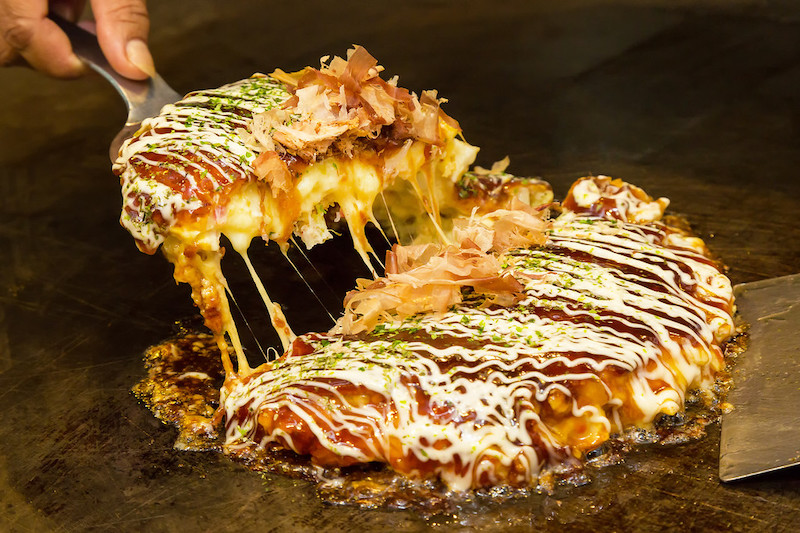 Đừng bỏ lỡ Okonomiyaki khi du lịch Tokyo