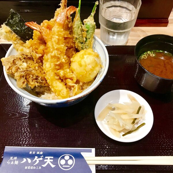 Một suất cơm Tempura của nhà hàng Tendon Tenya chi nhánh Ginza
