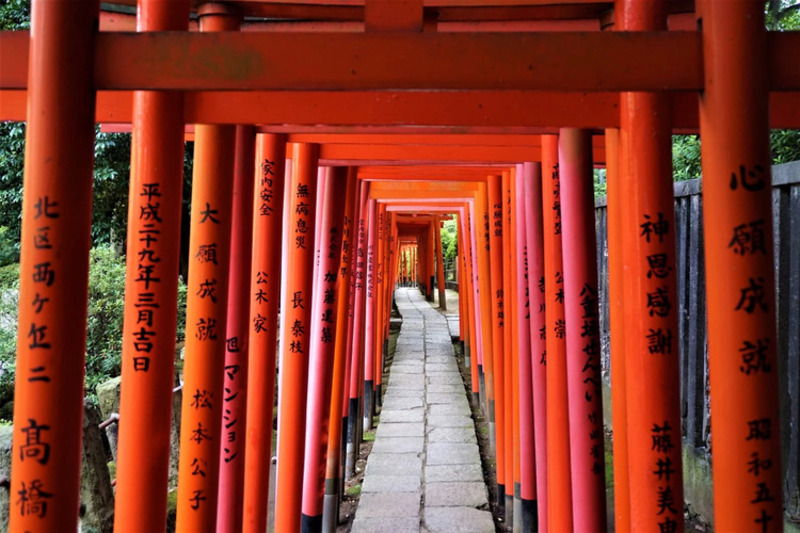 Kiến trúc Senbon Torii vô cùng độc đáo tại đền Nezu