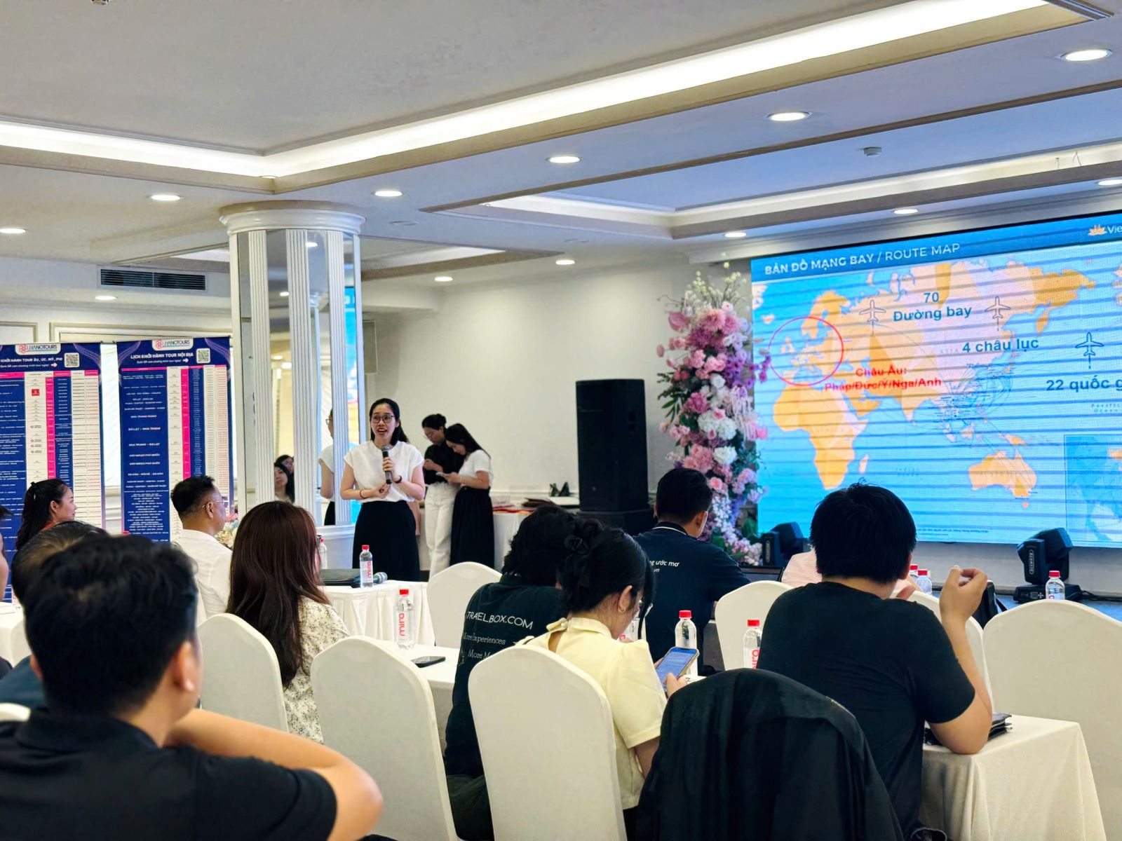 Đại diện Vietnam Airlines chia sẻ thông tin cơ bản về các đường bay của hãng tới châu Âu