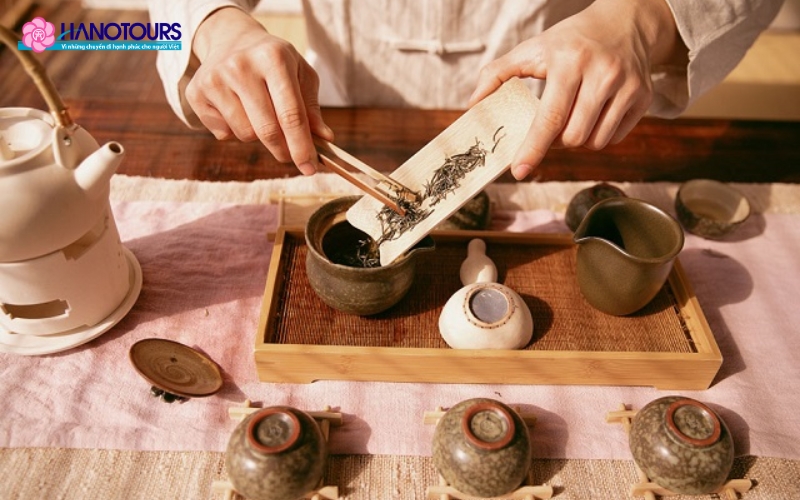 Học cách pha trà truyền thống Đài Loan tại Maokong