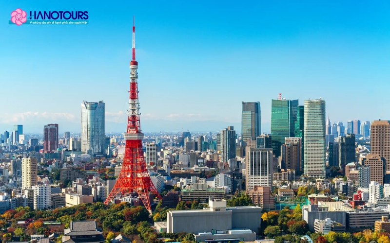 Tháp Tokyo khi ngắm nhìn từ xa