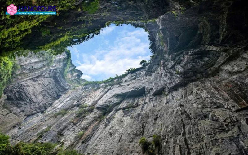 Công viên địa chất Vũ Long thu hút du khách với cảnh quan hùng vĩ
