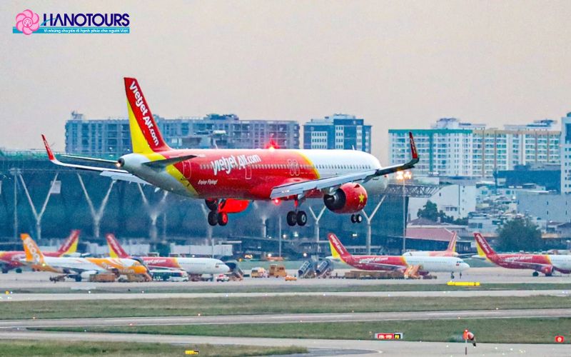 Để di chuyển từ Việt Nam đến Bắc Kinh du khách có thể chọn hai phương tiện chính là máy bay