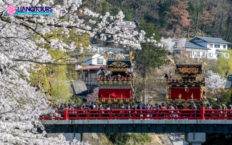 Lễ hội mùa xuân tại Takayama