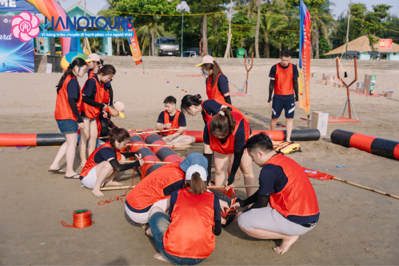 Team building giúp cải thiện khả năng giao tiếp và giải quyết vấn đề