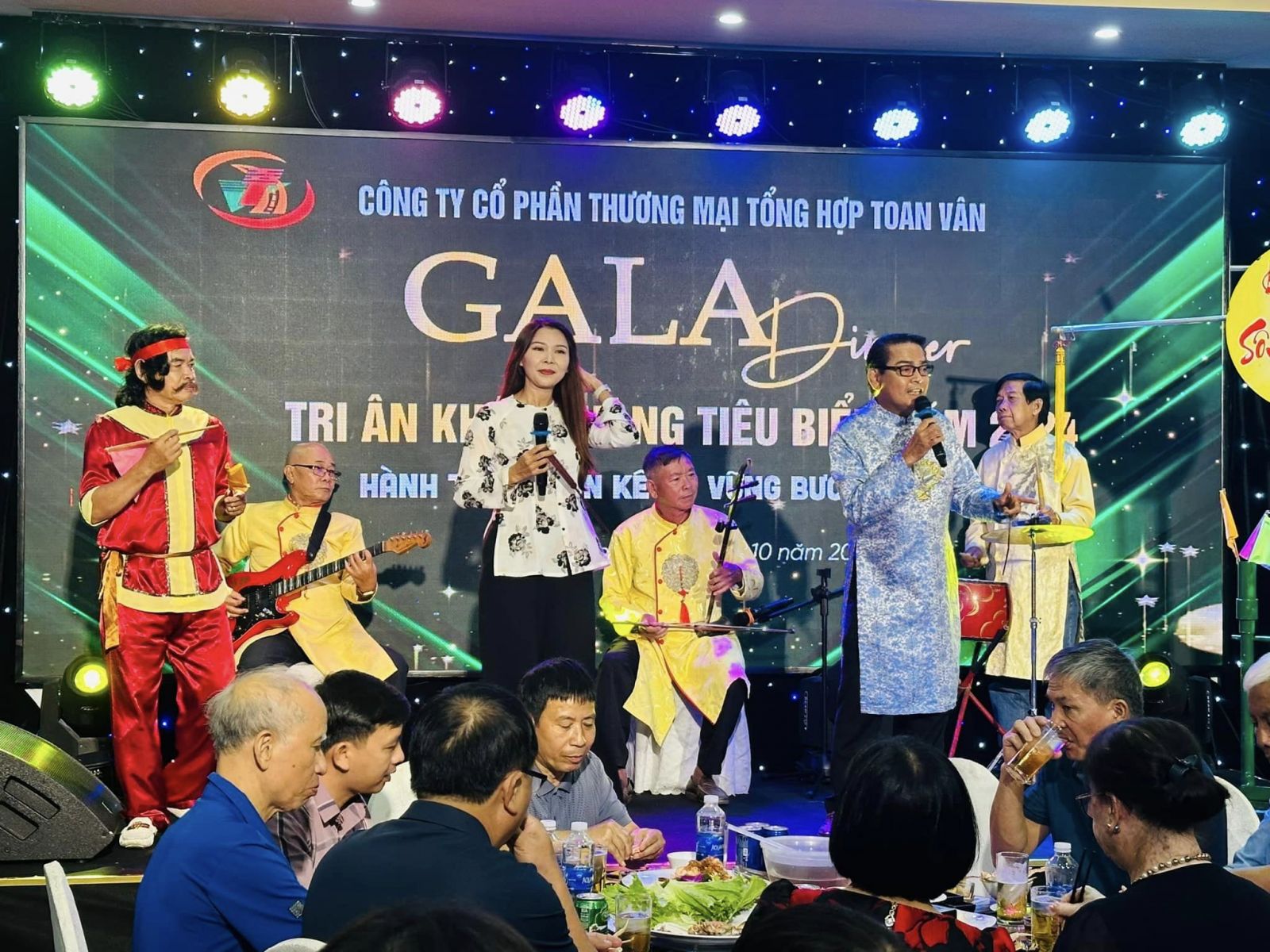 Gala Dinner tri ân khách hàng, đại lý