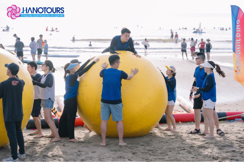 Tinh thần đồng đội được nâng cao trong team building