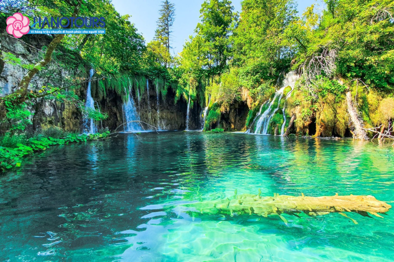 Công viên quốc gia Plitvice Lake hội tụ 16 hồ nước tuyệt đẹp