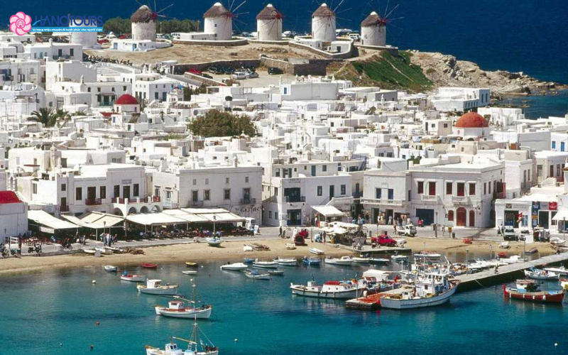 Mykonos là một trong những điểm du lịch được yêu thích khi đến Hy Lạp