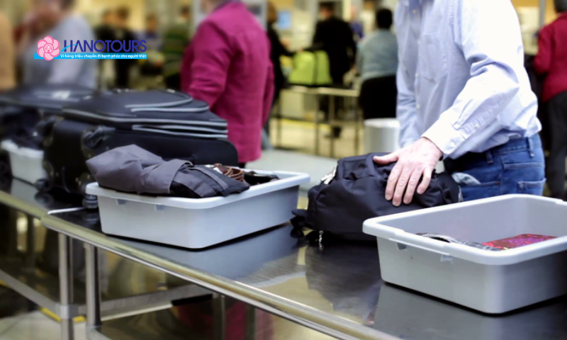 Cần chuẩn bị gì khi đi qua cửa hải quan