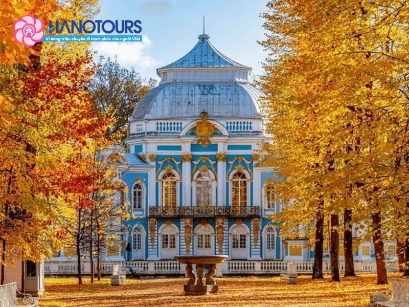 Moscow vào mùa thu là sự kết hợp giữa nhịp sống sôi động và sắc thu rực rỡ