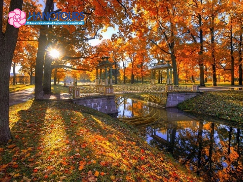 Saint Petersburg mang đến một mùa thu dịu dàng, cổ điển và đầy chất nghệ thuật