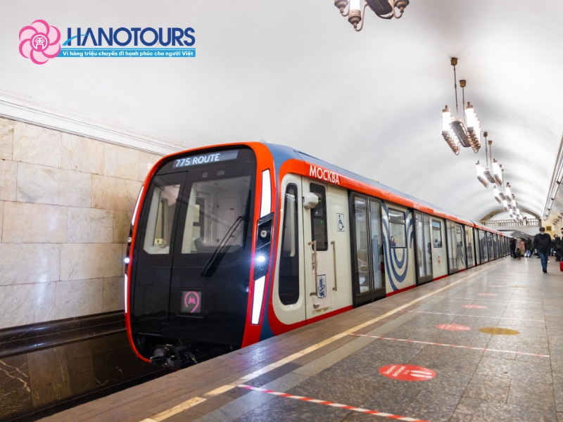 Tàu điện ngầm Moscow khiến ấn tượng đầu tiên trở nên choáng ngợp