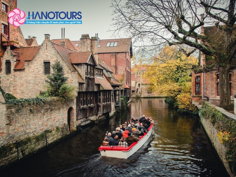 Ghé thăm Hermitage và các cung điện biểu tượng của Saint Petersburg