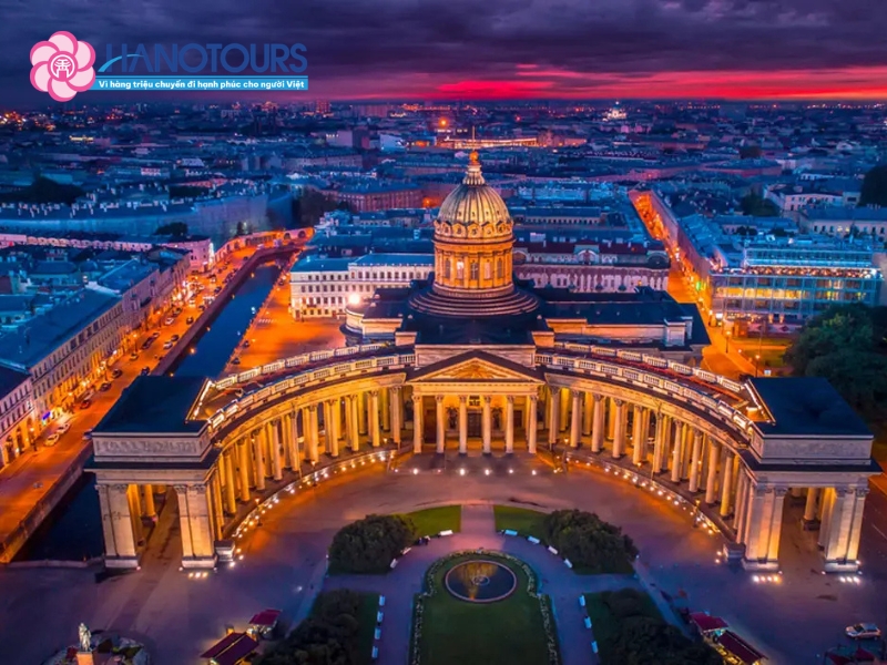 Thời Liên Xô và xu hướng đồ sộ, thực dụng