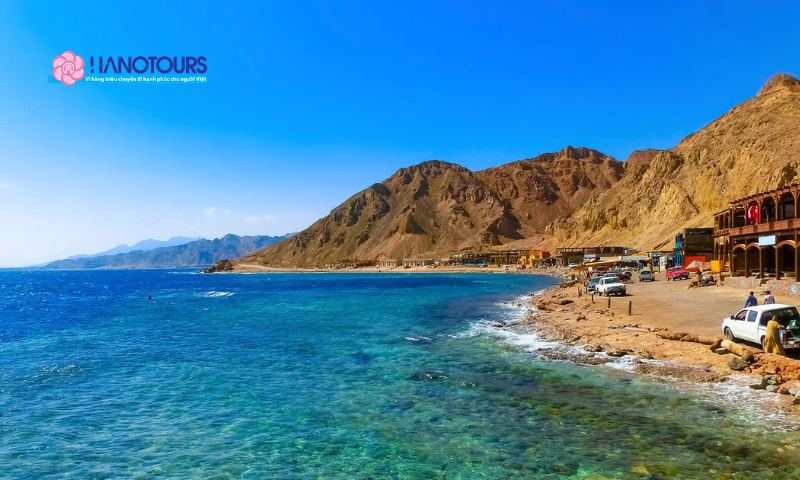 Biển đỏ rực rỡ