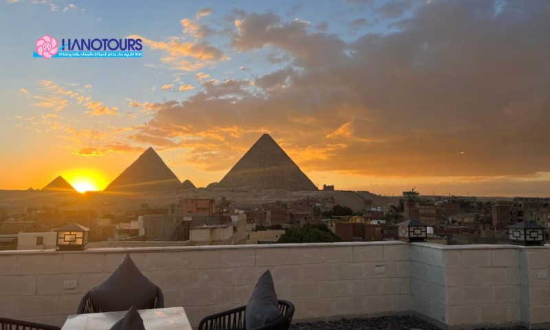 Bình minh Kim Tự Tháp